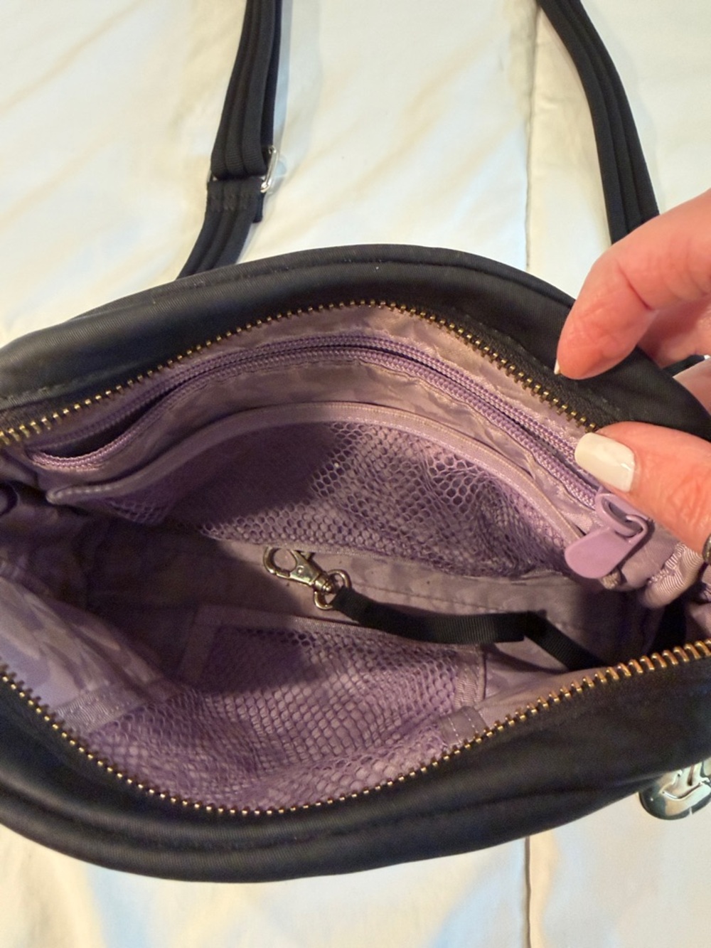 Black Crossbody Bag for Women - Classic Everyday Carry - Picture 7 of 8